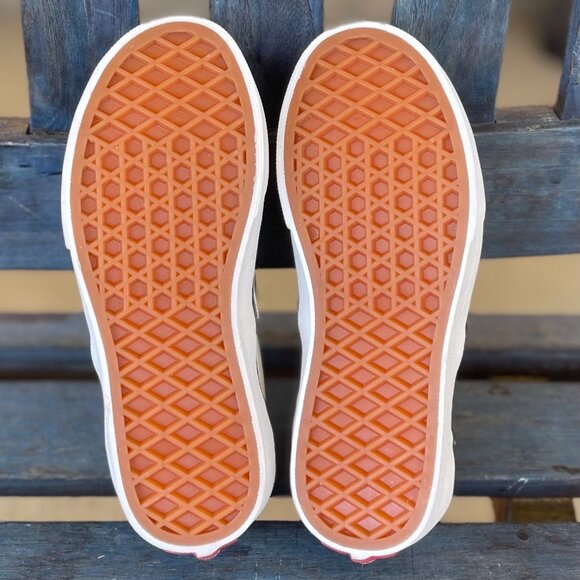 Vans Classic Kids Slip-On Checkerboard Skate Shoe White/ Black Size 13 Cushioned - Picture 10 of 11